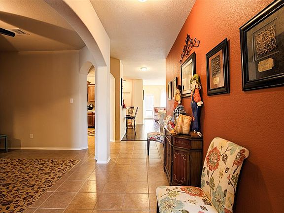 5th image of 926 Foxgrove Ln