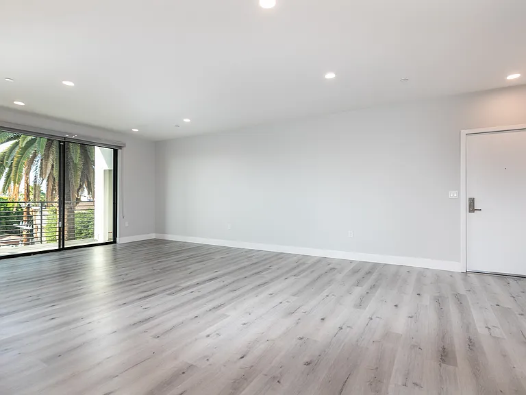 14612 Calvert St #301 — Photo 3