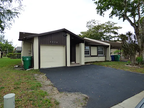 9330 E Elm Ln Photo 1