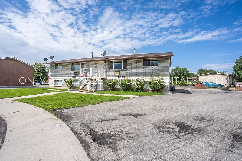 2 bed, 1.0 bath, 800 sqft, $1,395 — Photo 2
