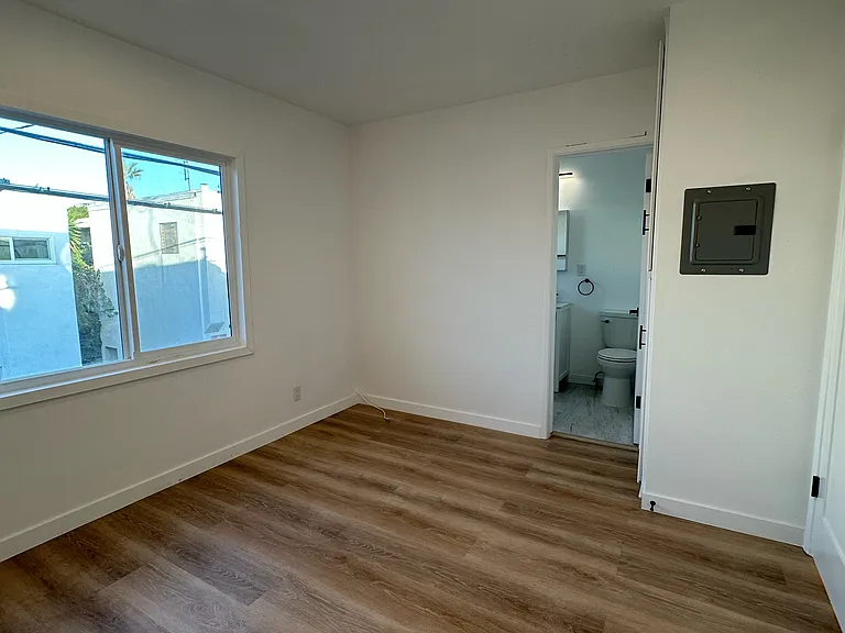 1027 Euclid St — Photo 5