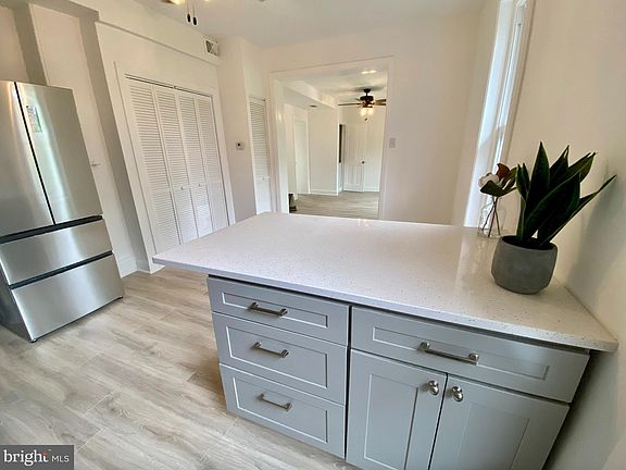3rd image of 305 S Main St #3