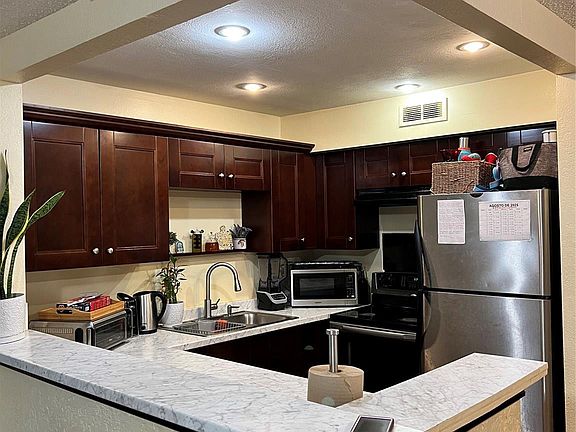 3rd image of 708 SE 2nd Avenue #428