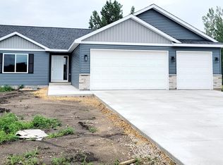 357 Cedar Trail Dr, Le Sueur, MN 56058