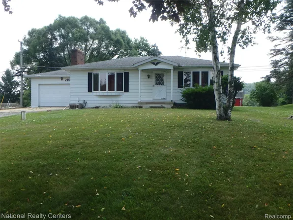 215 Grange Hall Rd, Ortonville, MI 48462