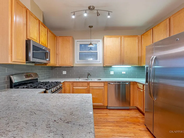 1344 W Grenshaw St #A — Photo 9