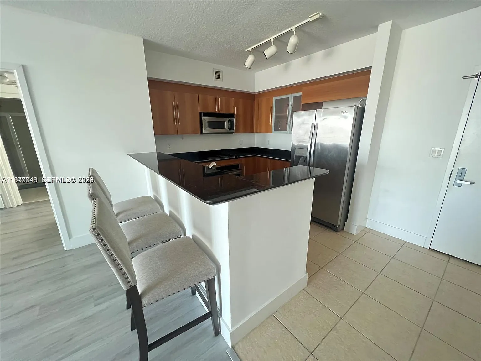 2 bed, 2.0 bath, 1145 sqft, $3,850 — Photo 3