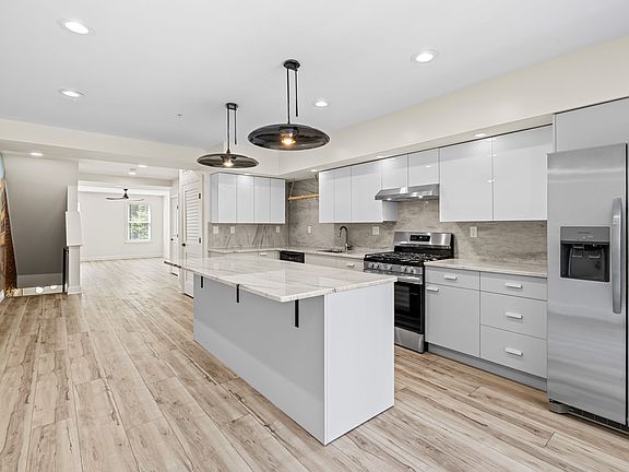 5th image of 1010 Eastern Ave Unit 2