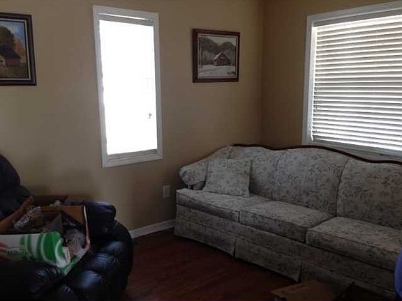 3rd image of 406 1/2 W 2nd St