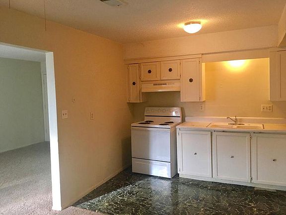 4th image of 221 Garfield Ave APT C
