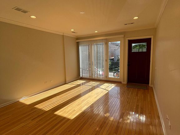 2nd image of 549 N Artesian Ave #1