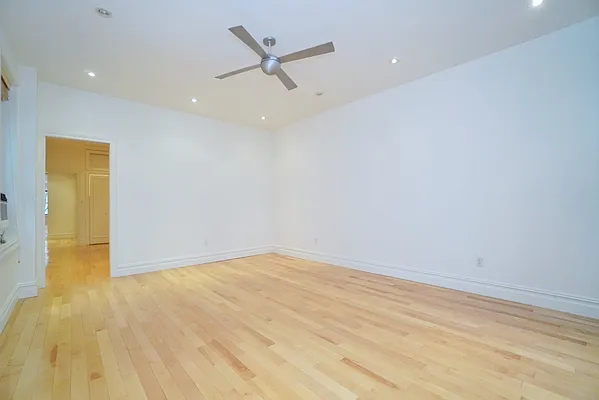 Sold by REMAX Elite | media 34