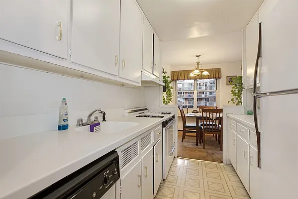 Sold by Corcoran | media 19