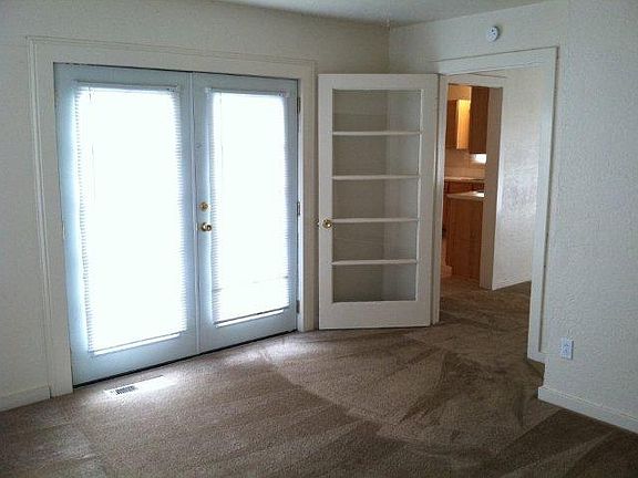 5th image of 2524 N Grange Ave