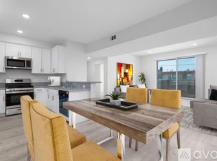 15755 Saticoy St #404, Van Nuys, CA 91406