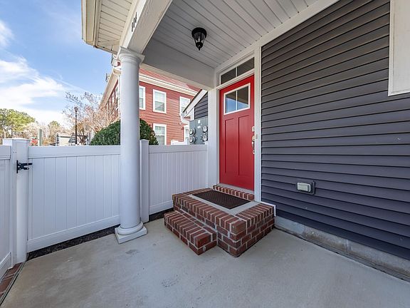 3rd image of 804 Promenade Ln