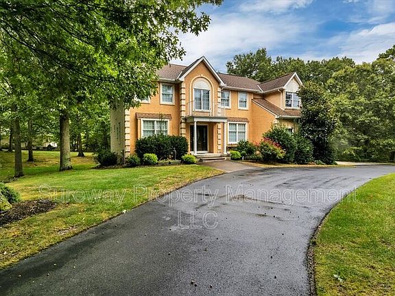 2nd image of 113 Lighthouse Ln