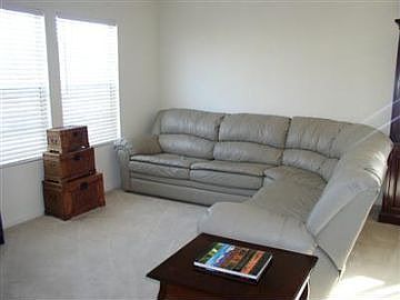 3rd image of 823 Willow Park Ln