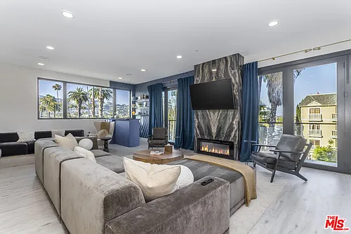 137 N Doheny Dr #3 Photo 1