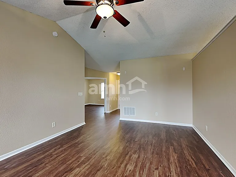 5606 Wood Hollow Dr — Photo 6