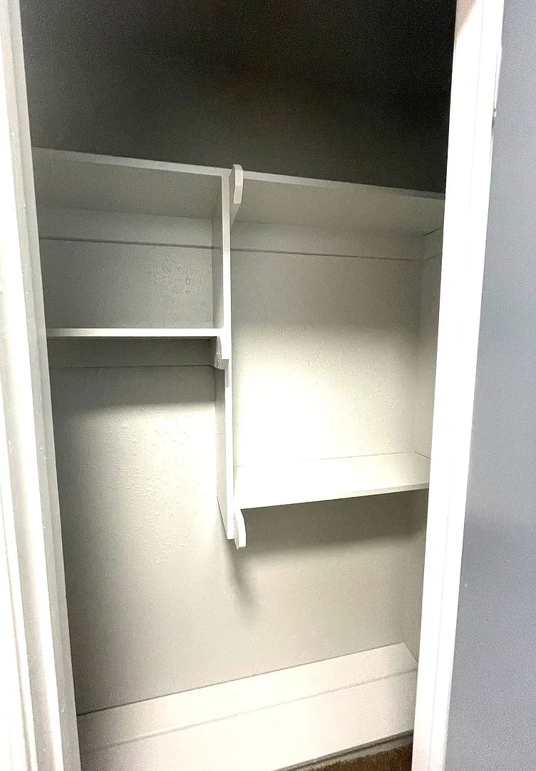 Oversized One Bedroom One Bathroom — Photo 3