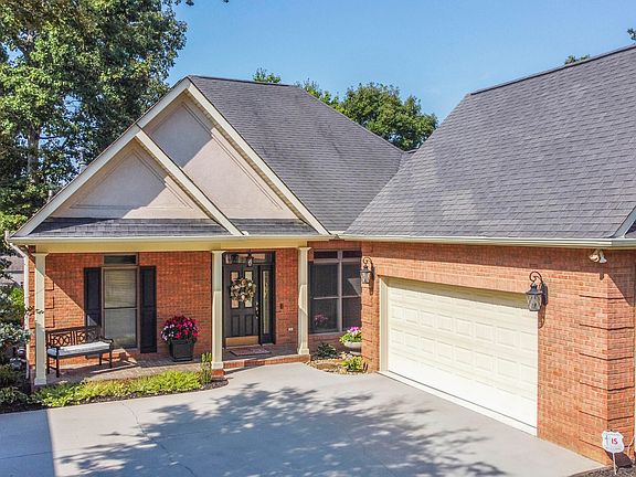 2nd image of 261 Valley View Dr