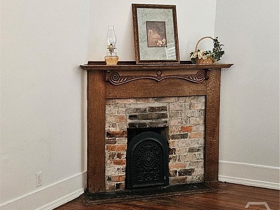 3rd image of 506 E York St