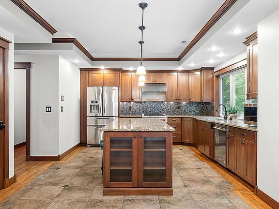 5th image of 1322 Sunset COURT