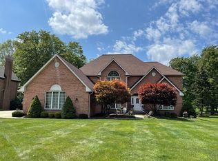 10070 Jamestown Dr, North Royalton, OH