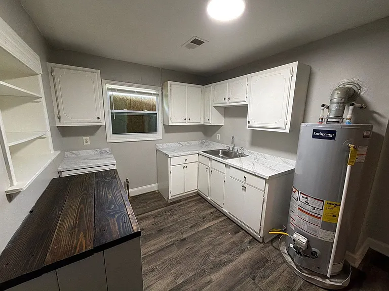 1388 Kyle St — Photo 11