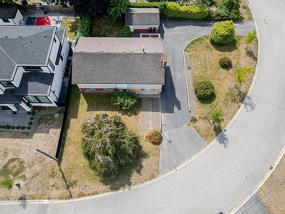 2nd image of 11050 Fuller Cres N