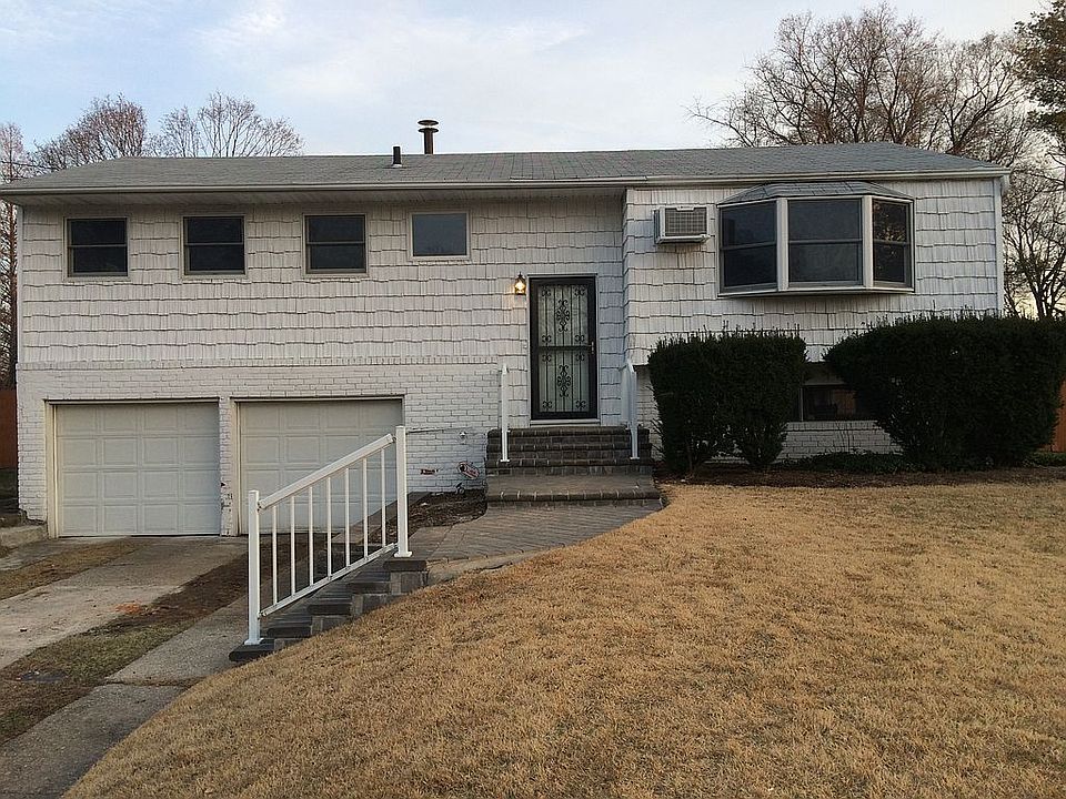 1st image of 3 Newbrook Ln