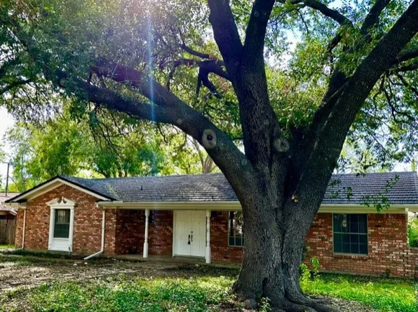 3904 Marys Creek Dr, Benbrook, TX 76116