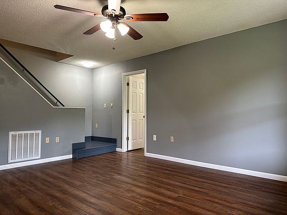 3rd image of 3515 Reservoir Rd