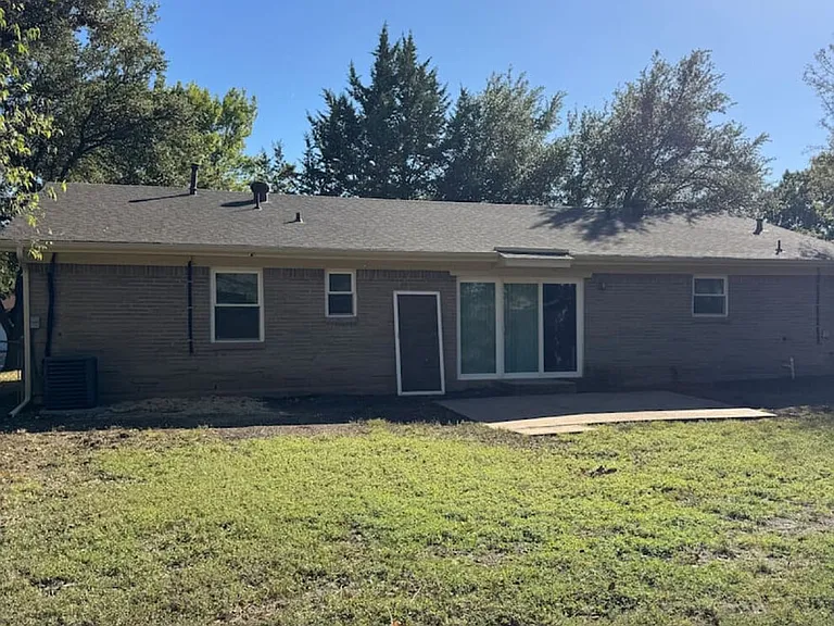 Topaz Ln — Photo 32
