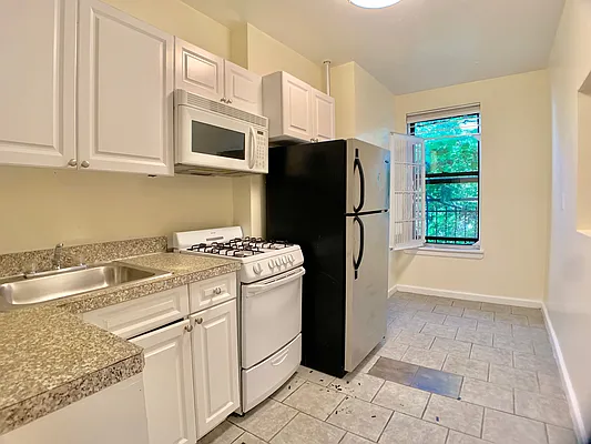 Rented by Bohemia Realty Group | media 10