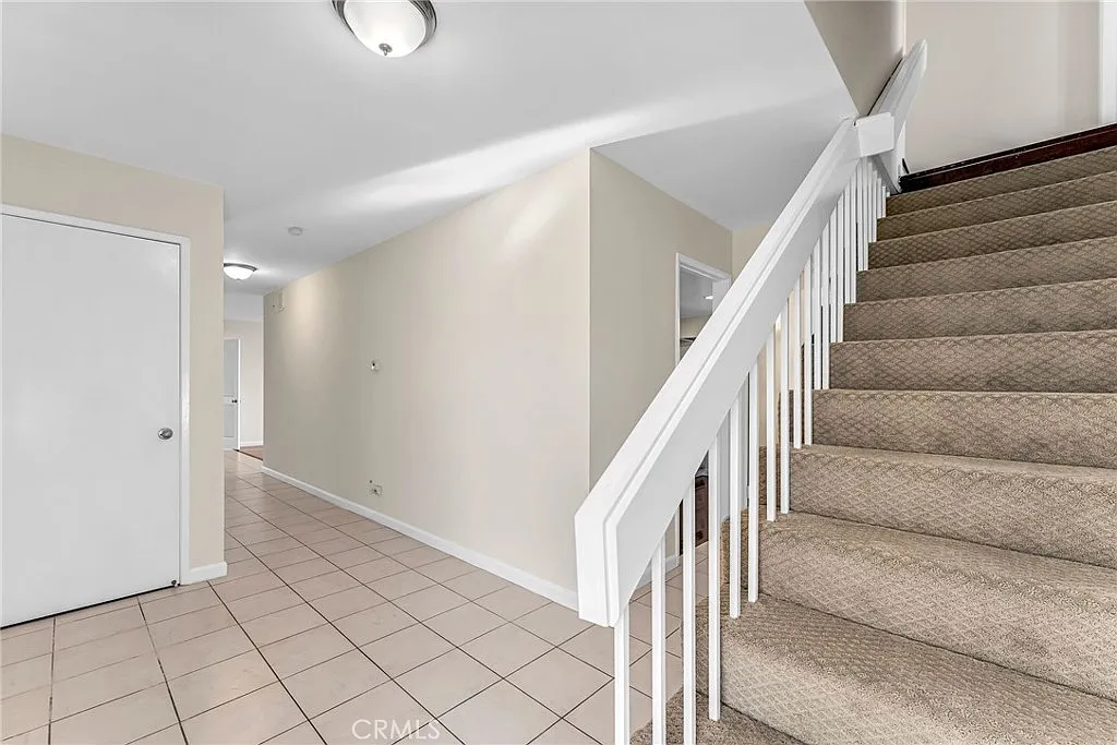 5 bed, 2.5 bath, 2517 sqft, $6,500 — Photo 4