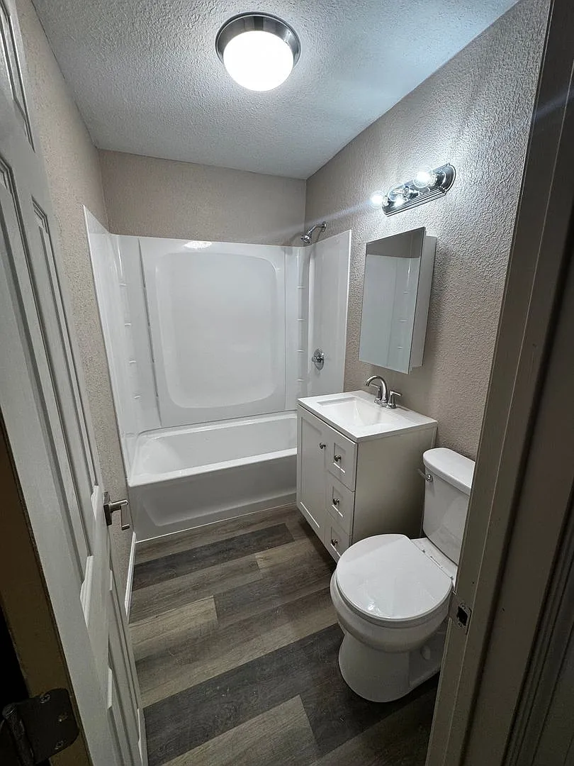 2 bedroom home in South Topeka — Photo 3
