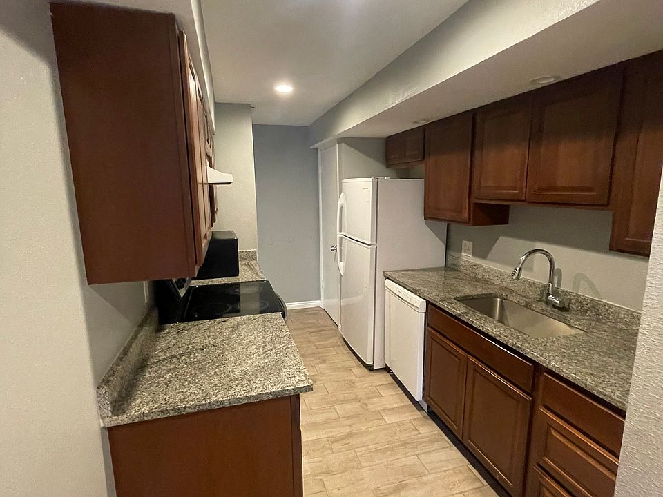 1st image of 645 E Carmel Dr