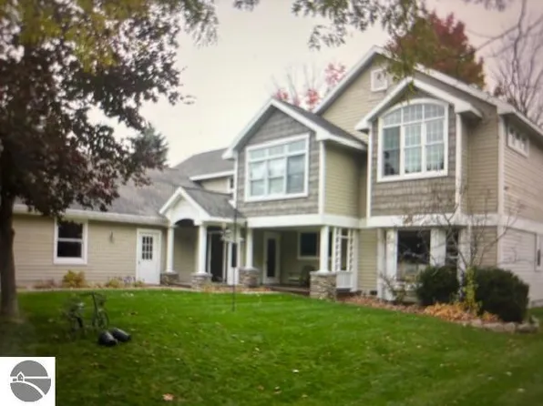 1315 Lake Dr, Traverse City, MI 49685