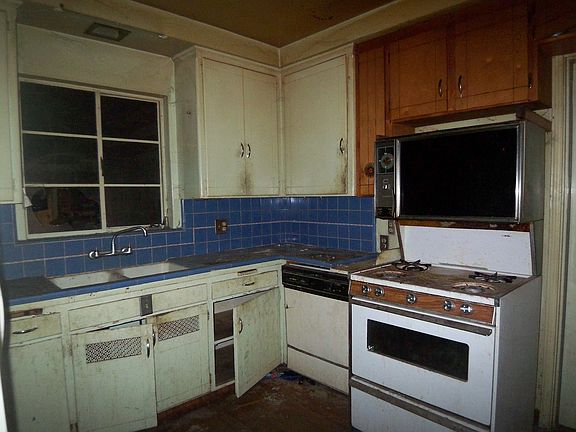 3rd image of 626 W Garland Ave