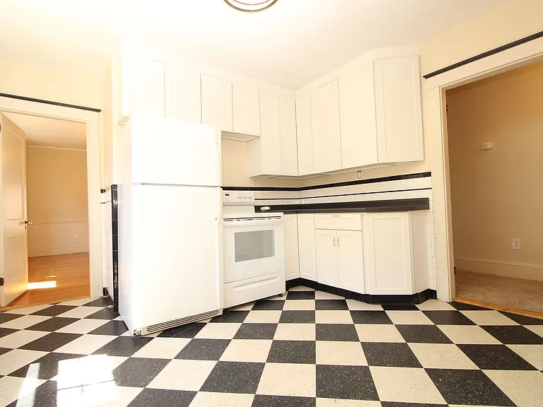 359 Deering Ave — Photo 6
