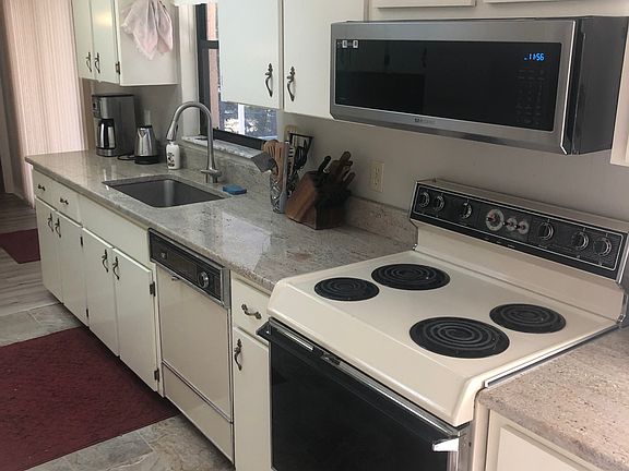 2nd image of 919 E Harvard St