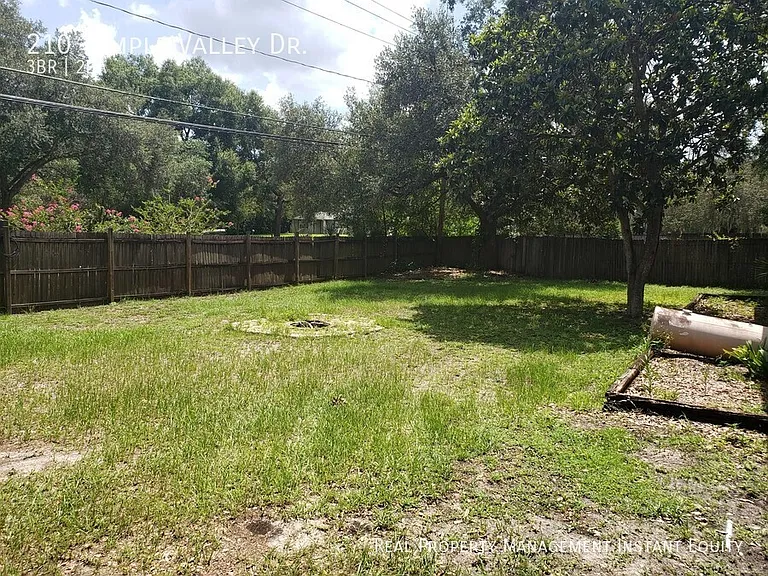 210 Temple Valley Dr — Photo 10