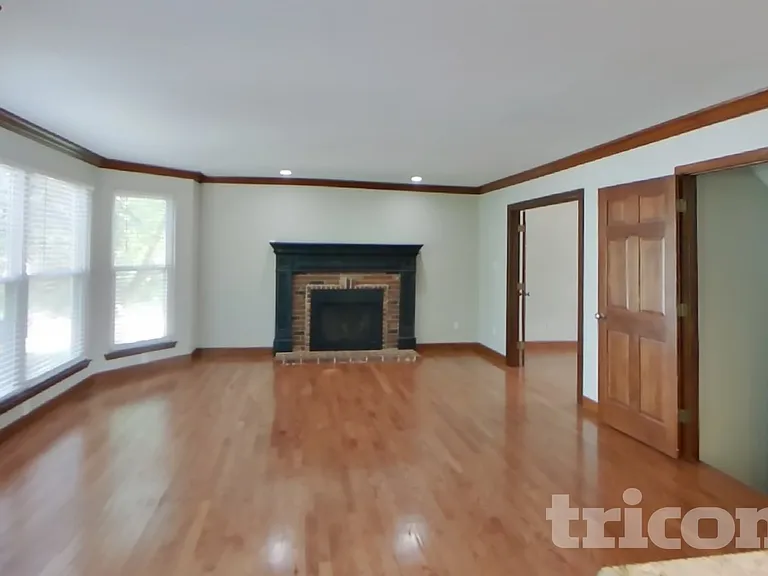 1502 Rosewood Terrace Dr — Photo 2