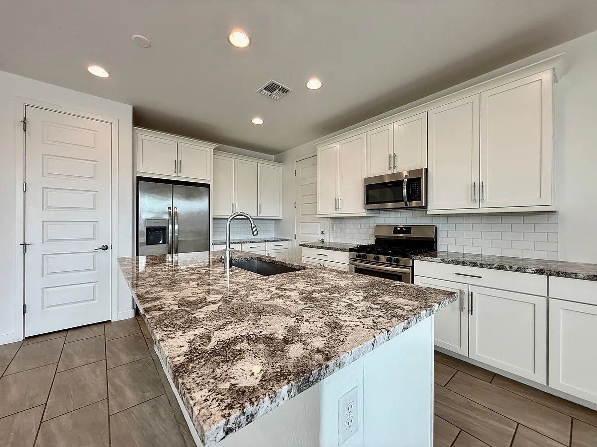 4 bed, 3.0 bath, 2248 sqft, $2,545 — Photo 4