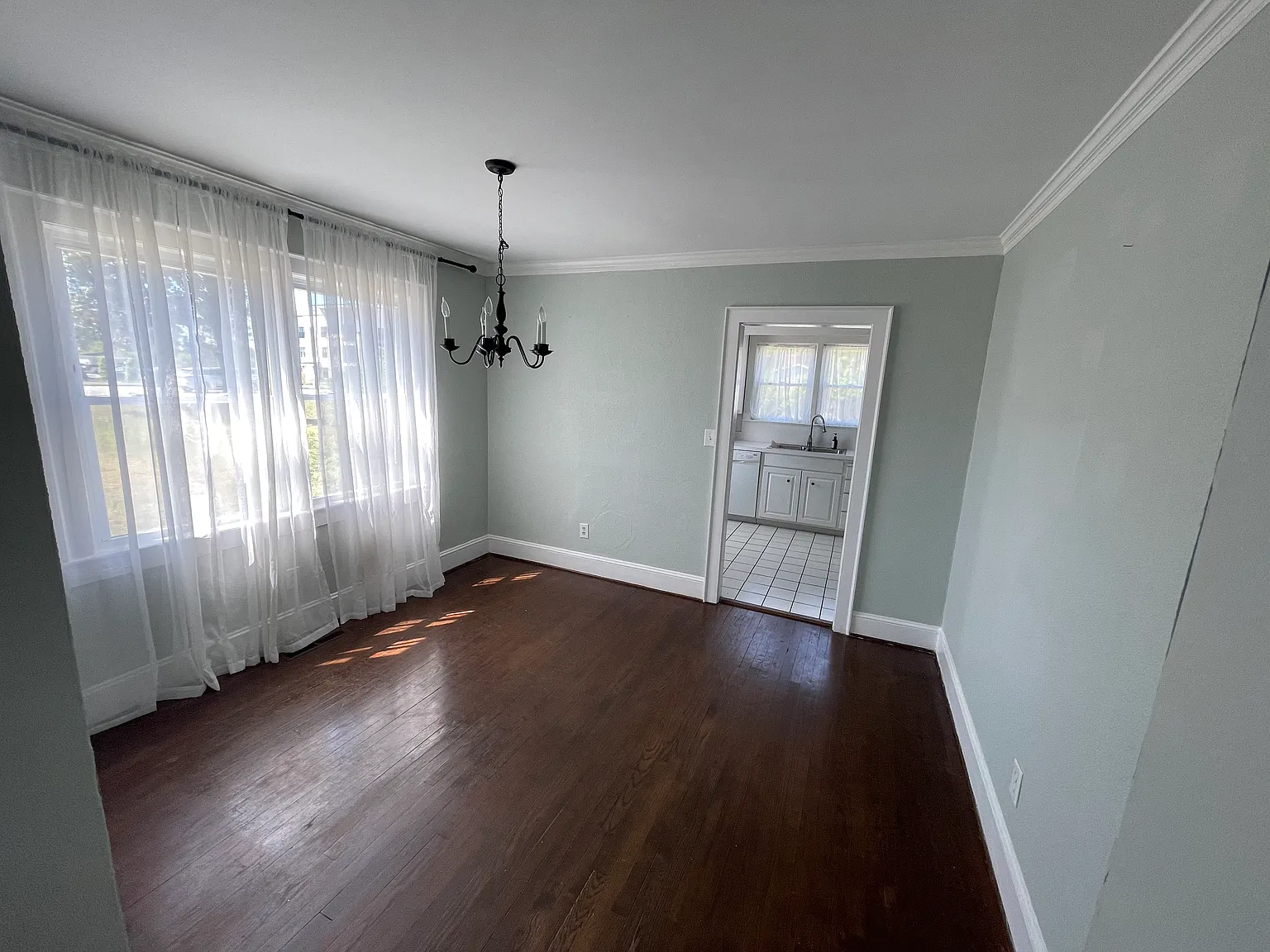 3 bed, 1.5 bath, 1527 sqft, $2,000 — Photo 4