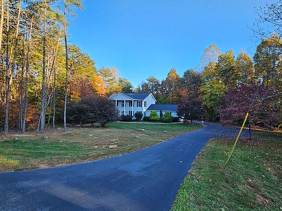 2nd image of 200 Foxberry Ln