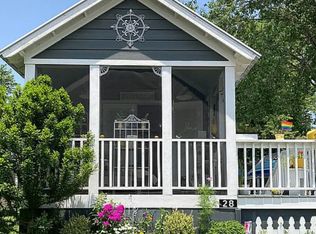 28 Vista Pond Ln, Flat Rock, NC 28731