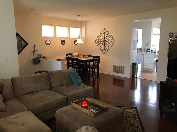 3rd image of 22749 NE 4th Pl